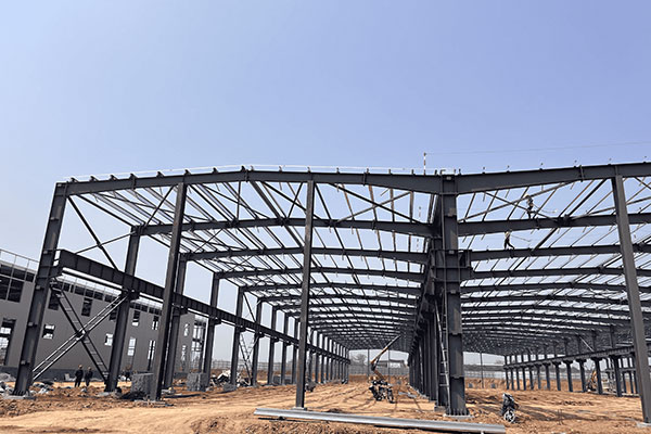 B&acirc;timent d'atelier de structure m&eacute;tallique&nbsp;: connaissances de base et comparaison
